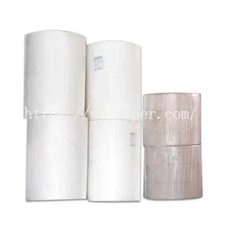 Белая салфетка в рулоне для родителей